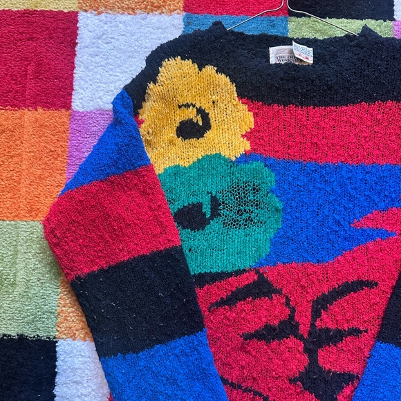 Colorful Floral Pattern Sweater - Picture 2 of 3